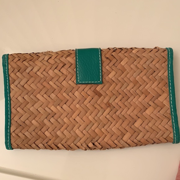 GAP Woven Straw Clutch - Picture 2 of 3